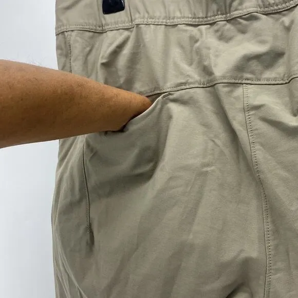 Arc'teryx Women's Konseal Shorts 7.5 in sz 4 khaki gorpcore hiking camping