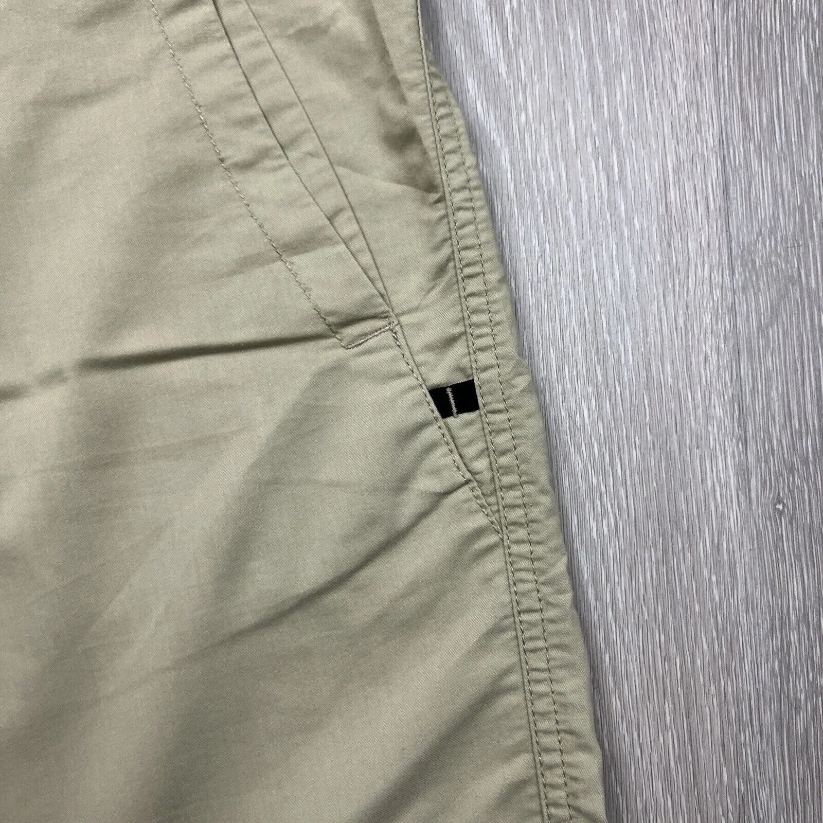 Colorado Mens Beige Shorts Size 32
