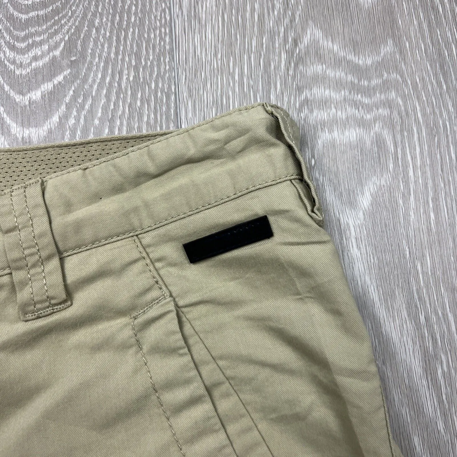 Colorado Mens Beige Shorts Size 32