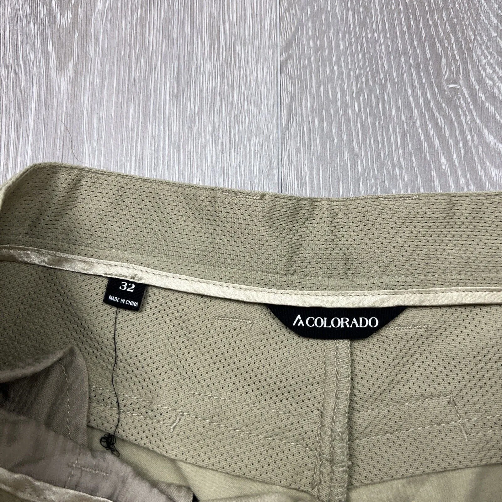 Colorado Mens Beige Shorts Size 32