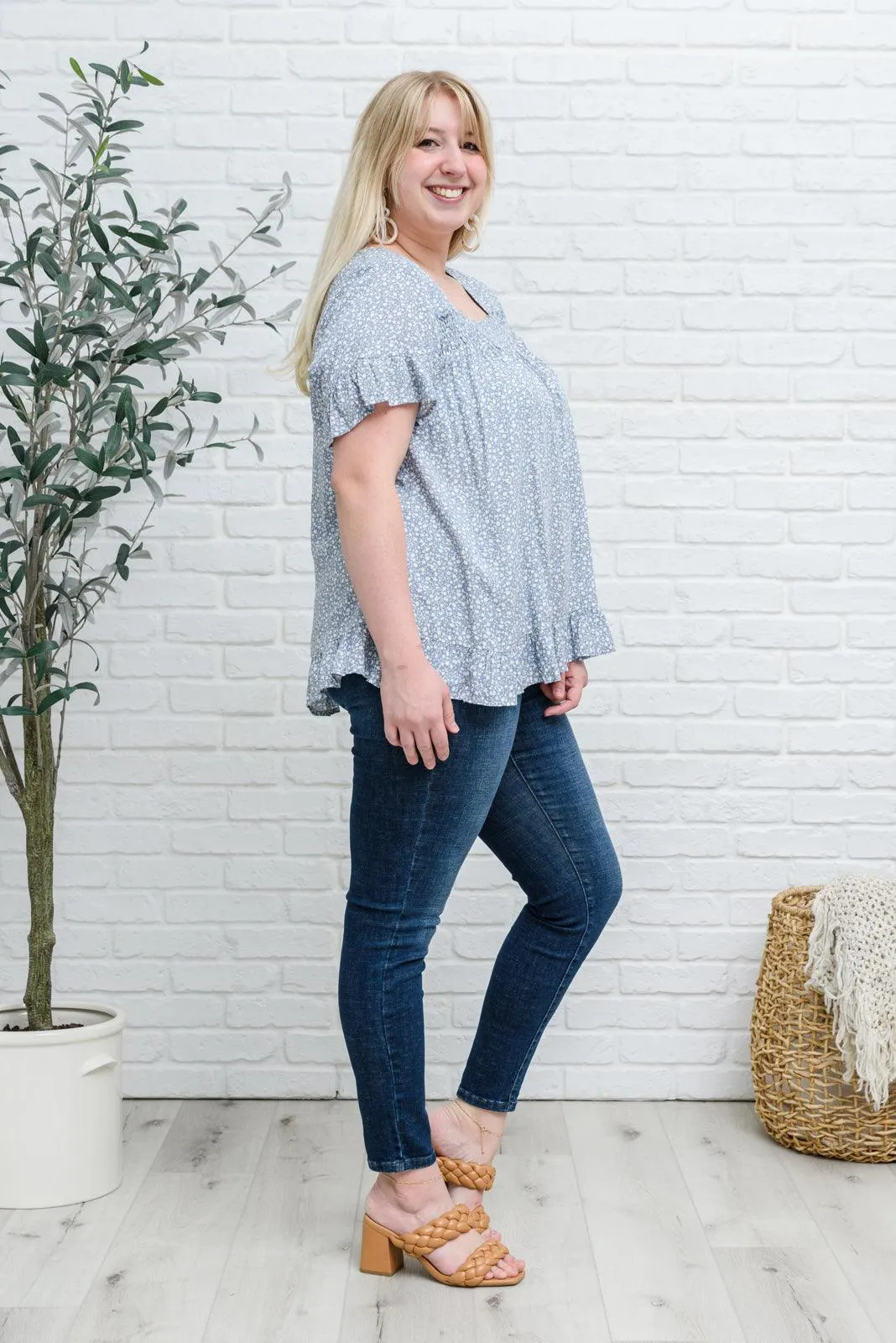 Hazel Blues® | Sweet Takeaway Top