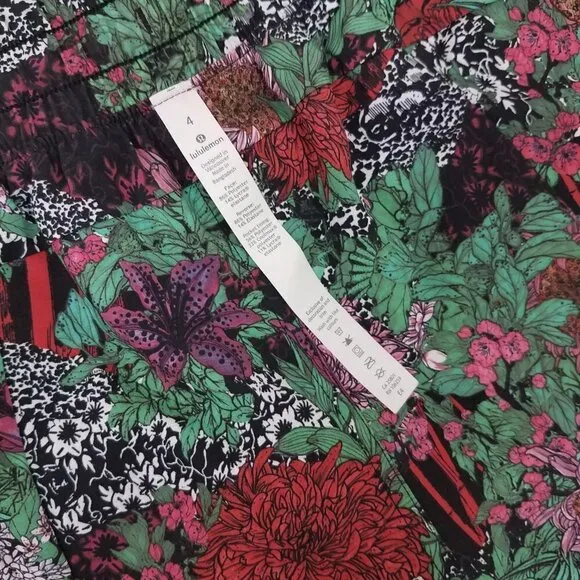 Like NEW Lululemon 4 Choose a Side 3&quot; Athletic Shorts Ruby Red / Zen Floral