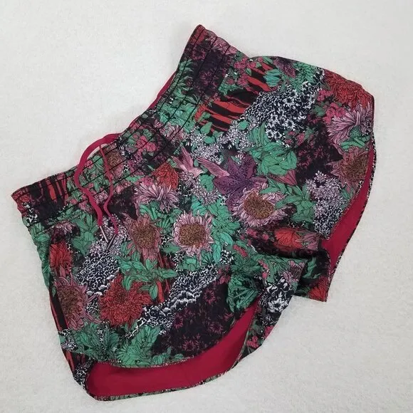 Like NEW Lululemon 4 Choose a Side 3&quot; Athletic Shorts Ruby Red / Zen Floral