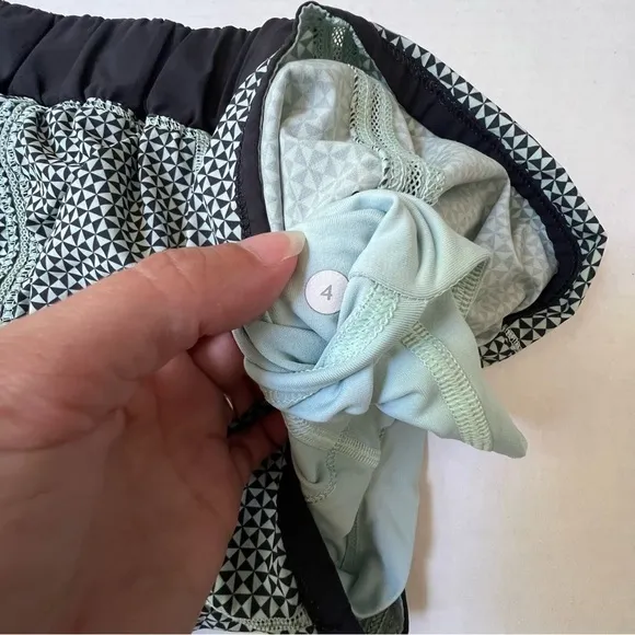 Lululemon In A Flash ShortDouble Diamond Fresh Teal / Black 4
