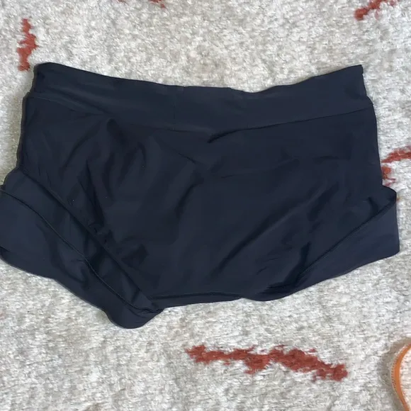 Lululemon- Like New- Lined Running Shorts 2.5” - Sz 12- BLACKOUT