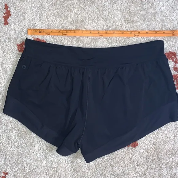 Lululemon- Like New- Lined Running Shorts 2.5” - Sz 12- BLACKOUT