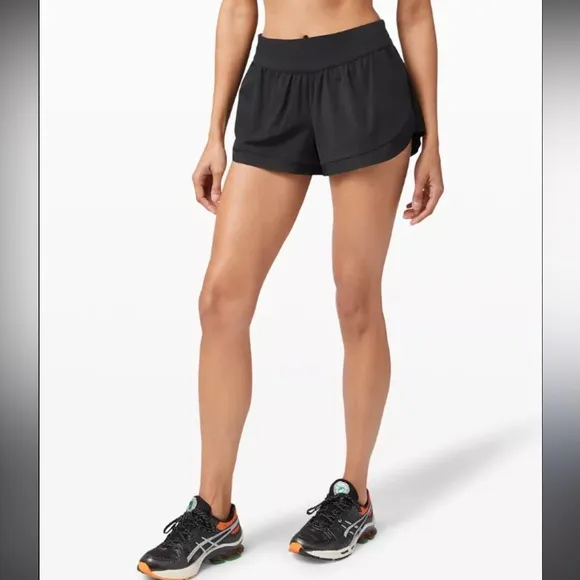 Lululemon- Like New- Lined Running Shorts 2.5” - Sz 12- BLACKOUT