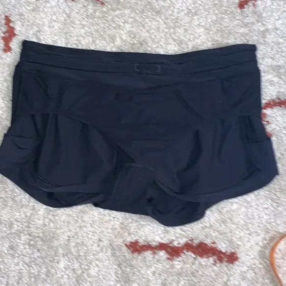 Lululemon- Like New- Lined Running Shorts 2.5” - Sz 12- BLACKOUT