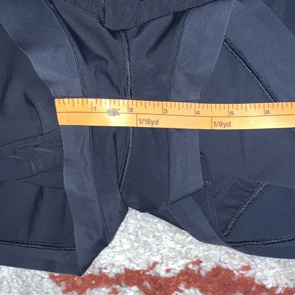 Lululemon- Like New- Lined Running Shorts 2.5” - Sz 12- BLACKOUT