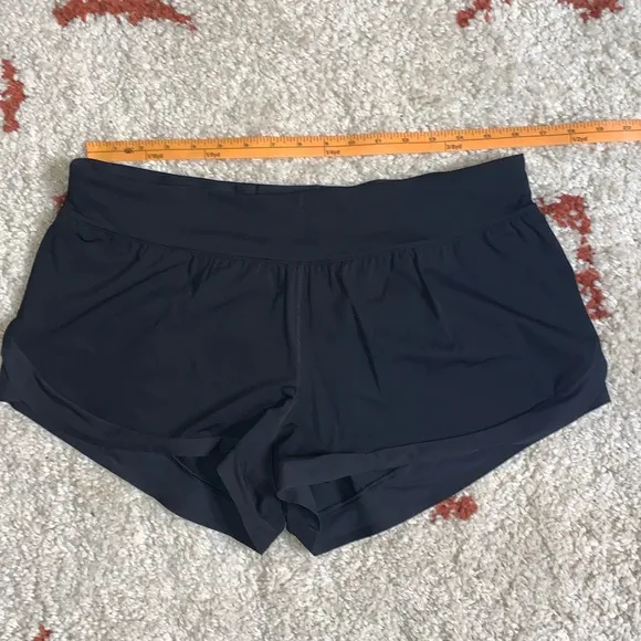 Lululemon- Like New- Lined Running Shorts 2.5” - Sz 12- BLACKOUT