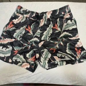 New RAILS Leighton Paradiso Medium Hawaiian Fern Print Silky Rayon Shorts