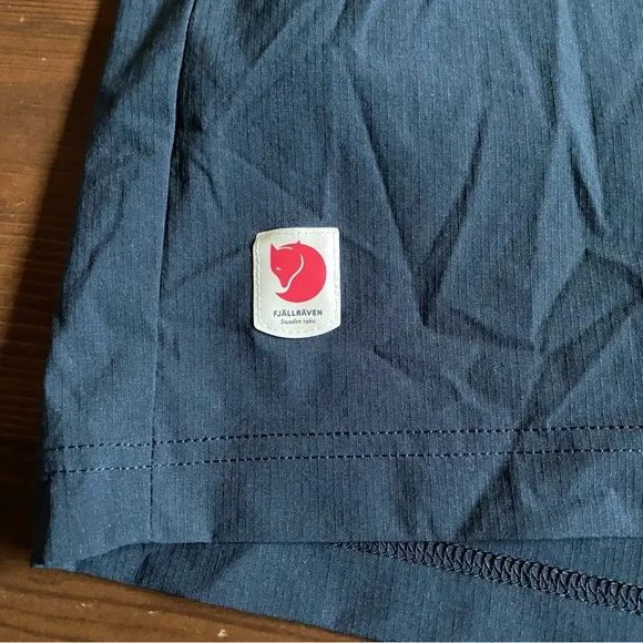 NWT Fjallraven Women’s Black Relaxed Fit High Coast Shorts Hiking Outdoor Sz 29