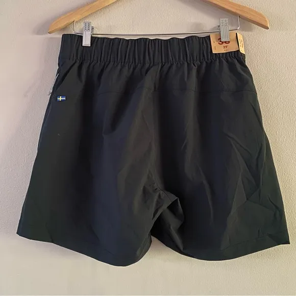 NWT Fjallraven Women’s Black Relaxed Fit High Coast Shorts Hiking Outdoor Sz 29