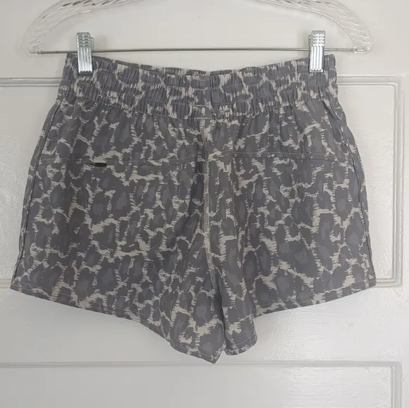 Vuori Dash Shorts Small Womens Athletic Gym Running VW367 Waist 26&quot; Inseam 3&quot;